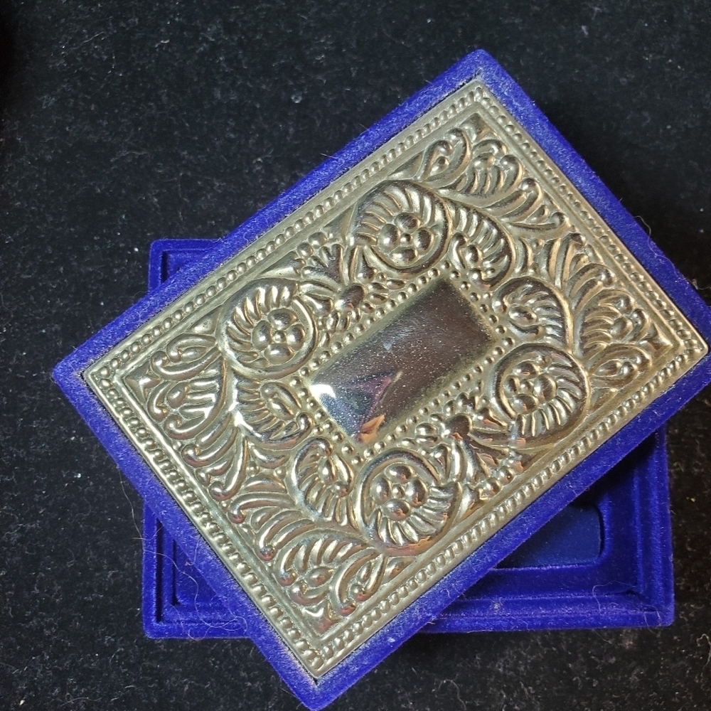 Silver & Blue Velvet jewelry box - Picture 6 of 13